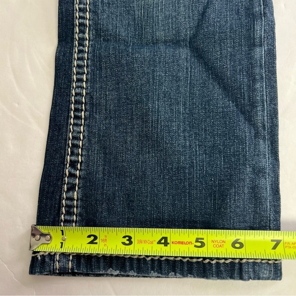 SILVER Women’s Blue Jean Capris Sz 1/2 AIKO CAPRI W26 Distressed Embroidery - Picture 14 of 14